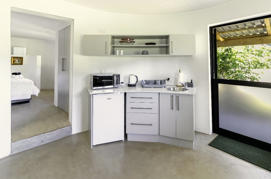 To Let 1 Bedroom Property for Rent in Rondevlei Western Cape